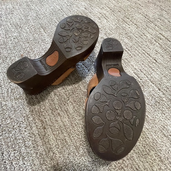 Born Women’s Crossover Strap Wedge Sandals – Size 6 – Light Brown - Picture 5 of 8